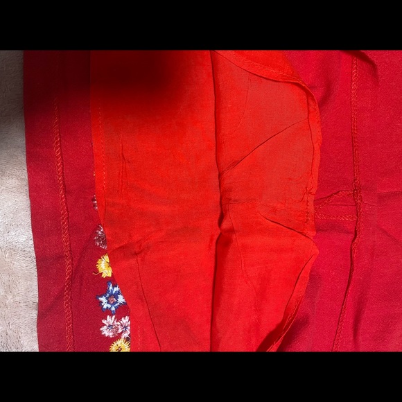 Boutique red embroidered floral skirt - Picture 4 of 8